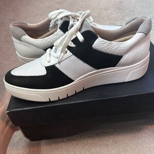 NIB - Naturalizer Size 7M / Hadley’s Black and White Sneakers $100+ Retail